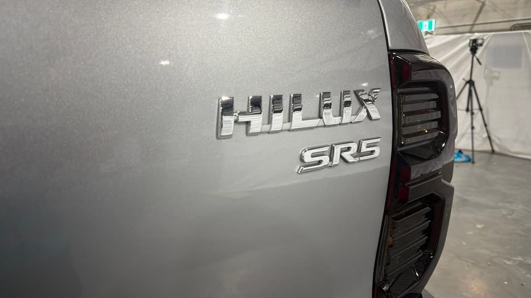 2024 Toyota Hilux Sr5 + Premium Interior (4x4), Automatic, 37112 km, Badge (Boot Right Side)