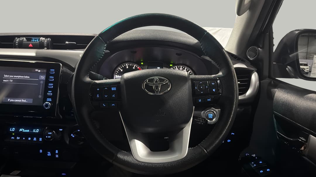2024 Toyota Hilux Sr5 + Premium Interior (4x4), Automatic, 37112 km, Steering Wheel Close-up