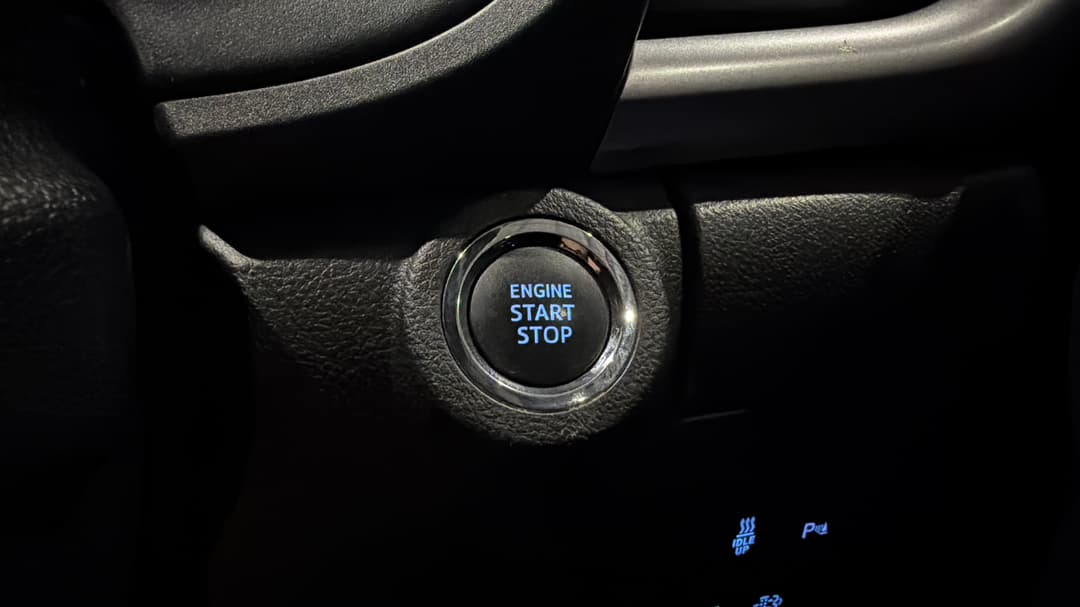 2024 Toyota Hilux Sr5 + Premium Interior (4x4), Automatic, 37112 km, Keyless / Button Start