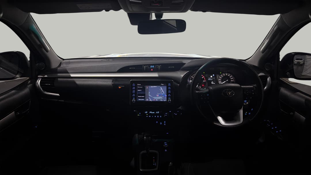 2024 Toyota Hilux Sr5 + Premium Interior (4x4), Automatic, 37112 km, Dashboard View