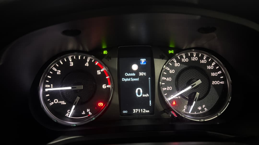 2024 Toyota Hilux Sr5 + Premium Interior (4x4), Automatic, 37112 km, Odometer View