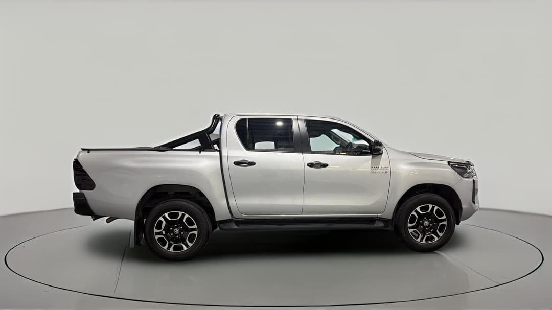 2024 Toyota Hilux Sr5 + Premium Interior (4x4), Automatic, 37112 km, Right Side View