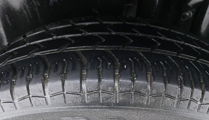2017 Maruti Swift VXI D, Petrol, Manual, 37,014 km, Left Rear Tyre Tread
