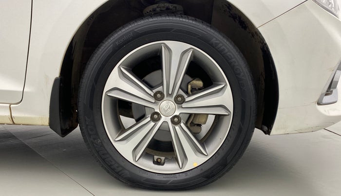 2018 Hyundai Verna 1.6 SX VTVT AT (O), Petrol, Automatic, 74,990 km, Right Front Wheel
