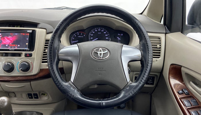 2014 Toyota Innova 2.5 GX 7 STR BS IV, Diesel, Manual, 1,23,972 km, Steering Wheel Close Up