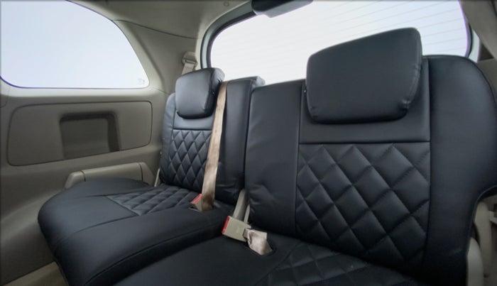 2014 Toyota Innova 2.5 GX 7 STR BS IV, Diesel, Manual, 1,23,972 km, Third Seat Row ( optional )