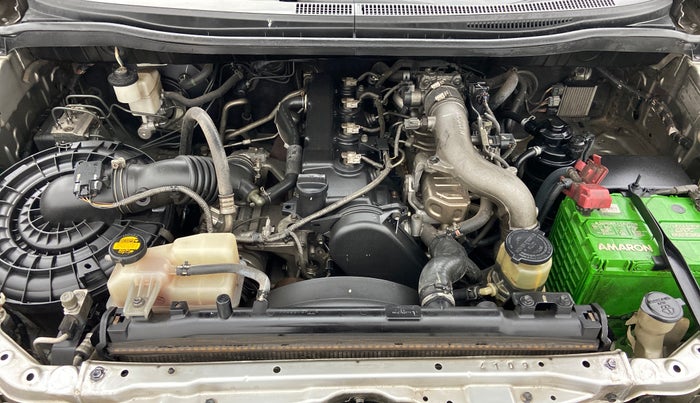 2014 Toyota Innova 2.5 GX 7 STR BS IV, Diesel, Manual, 1,23,972 km, Open Bonet