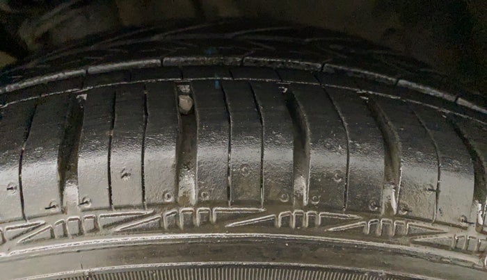 2019 Renault TRIBER RXZ, Petrol, Manual, 59,105 km, Left Front Tyre Tread
