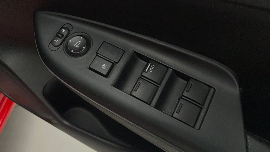 2018 Honda Jazz Vti, Manual, 108864 km, Drivers Side Door Panel Controls