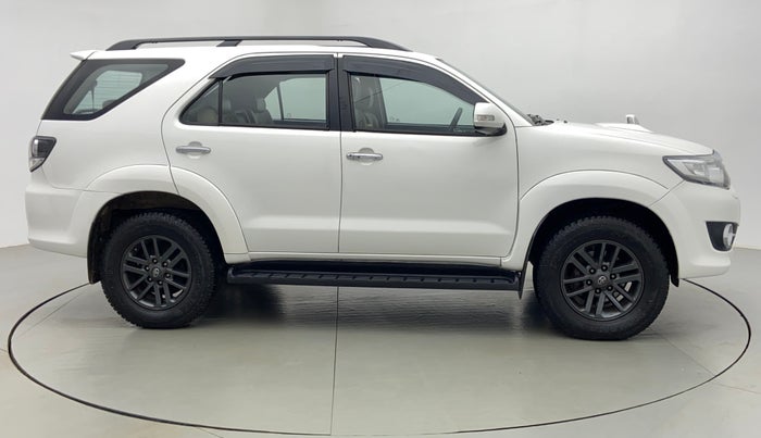 2016 Toyota Fortuner 3.0 AT 4X2, Diesel, Automatic, 1,71,880 km, Right Side View