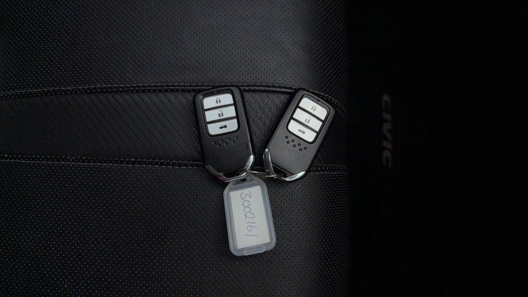 2017 Honda Civic Rs, Automatic, 99960 km, Key Close-up