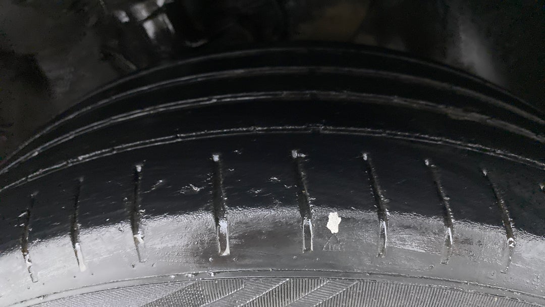 Right Front Tyre Tread