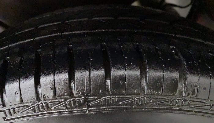 2013 Maruti Swift VXI D, Petrol, Manual, 37,757 km, Left Rear Tyre Tread