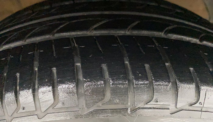 2019 Toyota Glanza G MT PETROL, Petrol, Manual, 18,307 km, Right Front Tyre Tread