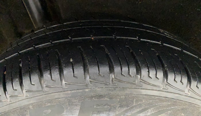 2018 Maruti Vitara Brezza VDI, Diesel, Manual, 30,549 km, Right Rear Tyre Tread