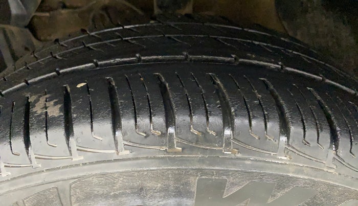 2018 Maruti Vitara Brezza VDI, Diesel, Manual, 30,549 km, Left Front Tyre Tread
