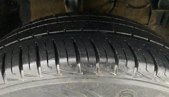 2018 Maruti Vitara Brezza VDI, Diesel, Manual, 30,549 km, Right Front Tyre Tread