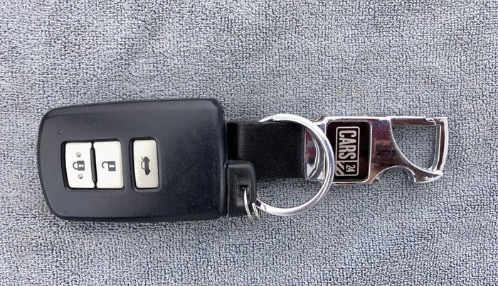 2015 Toyota Camry 2.5 AT, Petrol, Automatic, 93,626 km, Key Close Up