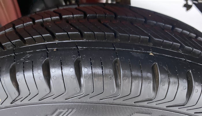 2019 Maruti Alto LXI, Petrol, Manual, 27,517 km, Left Rear Tyre Tread