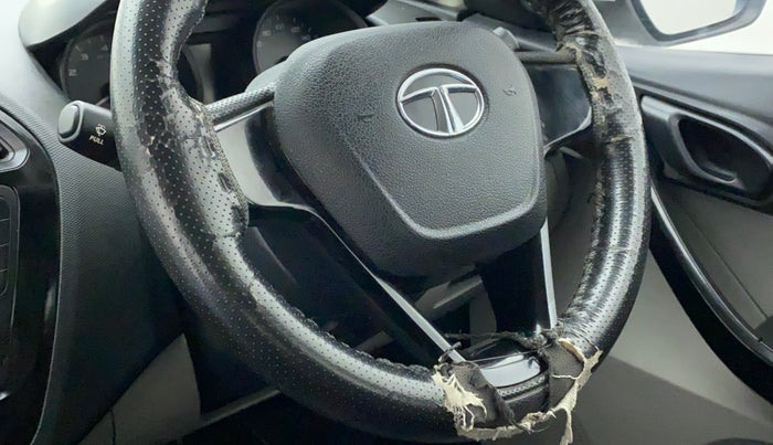 2018 Tata Tiago XT PETROL, CNG, Manual, 55,910 km, Steering wheel - Steering cover is minor torn