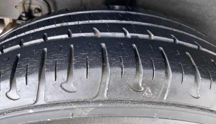 2015 Hyundai Grand i10 SPORTZ 1.2 KAPPA VTVT, Petrol, Manual, 22,695 km, Right Rear Tyre Tread