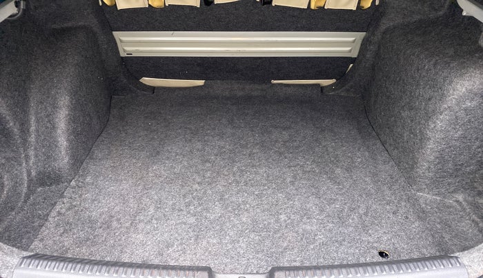2014 Volkswagen Vento HIGHLINE PETROL, Petrol, Manual, 37,558 km, Boot Inside