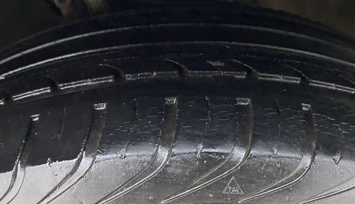 2014 Volkswagen Vento HIGHLINE PETROL, Petrol, Manual, 37,558 km, Left Front Tyre Tread