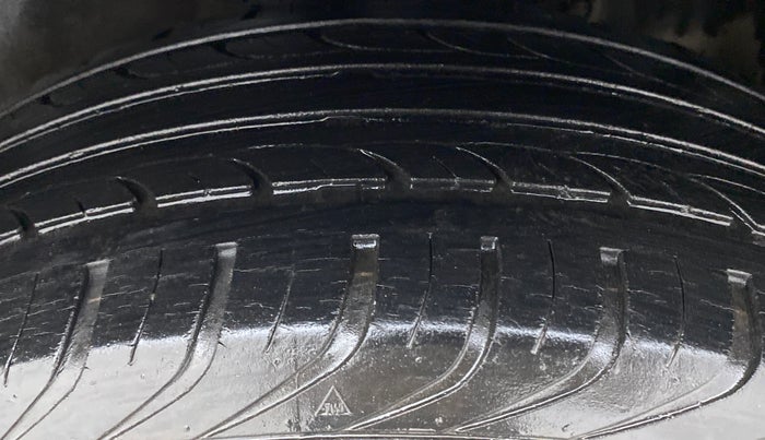2014 Volkswagen Vento HIGHLINE PETROL, Petrol, Manual, 37,558 km, Left Rear Tyre Tread