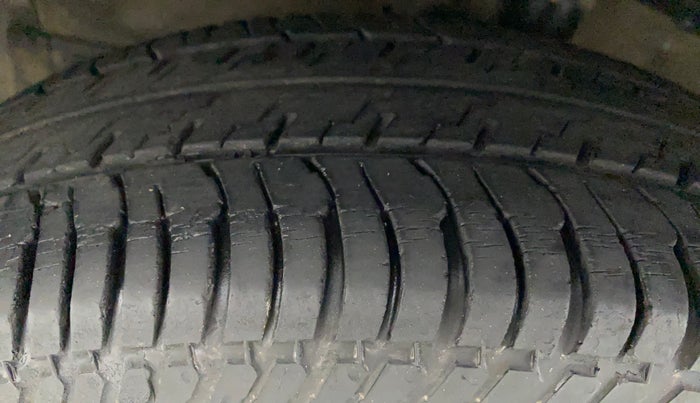 2012 Maruti Ritz VXI, Petrol, Manual, 1,11,046 km, Left Front Tyre Tread