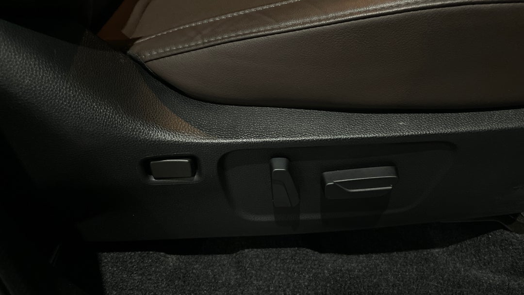2024 Mazda BT-50 Gt (4x4), Automatic, 13433 km, Drivers Side Adjustment Panel