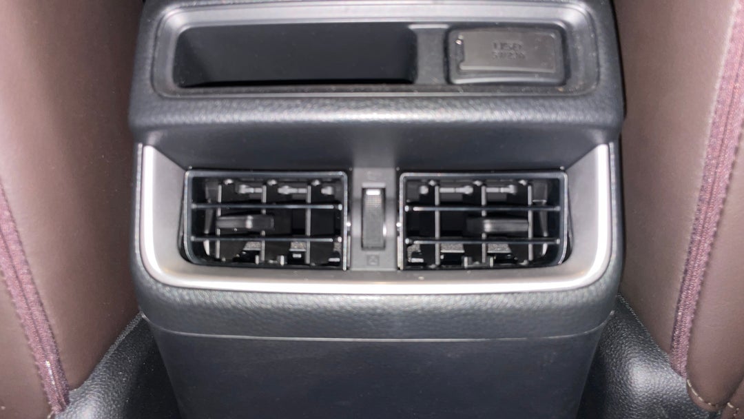2024 Mazda BT-50 Gt (4x4), Automatic, 13433 km, Rear A/C Vent