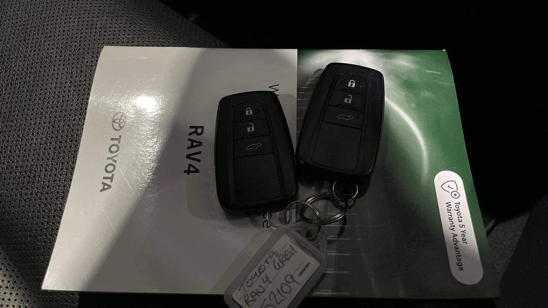 2021 Toyota RAV4 Cruiser (AWD) Hybrid, Automatic, 54076 km, Key Close-up