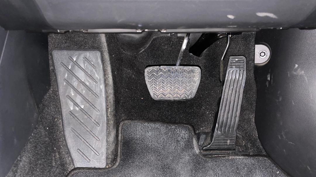 2021 Toyota RAV4 Cruiser (AWD) Hybrid, Automatic, 54076 km, Pedals and Footmat