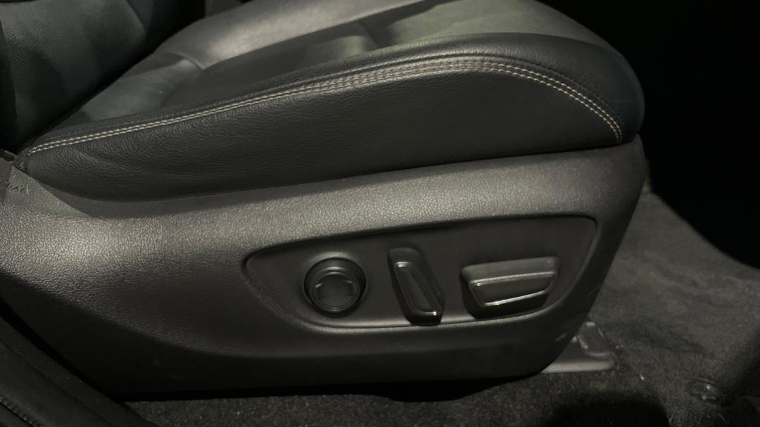 2021 Toyota RAV4 Cruiser (AWD) Hybrid, Automatic, 54076 km, Drivers Side Adjustment Panel