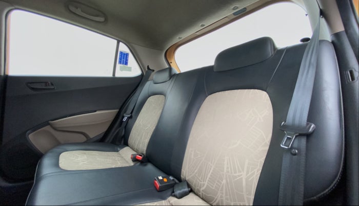 2017 Hyundai Grand i10 MAGNA 1.2 KAPPA VTVT, Petrol, Manual, 26,312 km, Right Side Rear Door Cabin