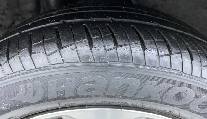 2018 Hyundai Verna 1.6 SX VTVT, Petrol, Manual, 34,323 km, Right Rear Tyre Tread