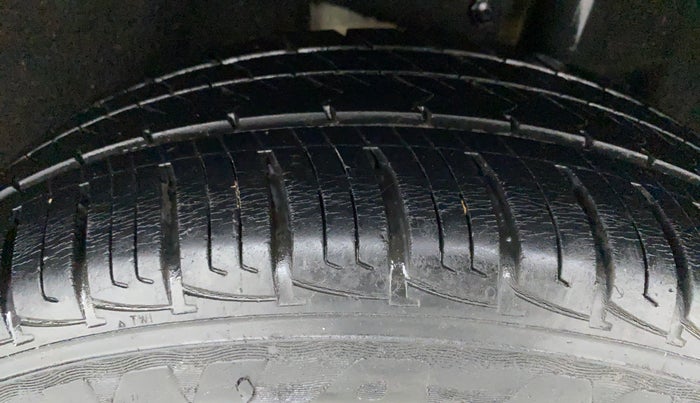 2017 Maruti Vitara Brezza VDI, Diesel, Manual, 26,350 km, Left Rear Tyre Tread