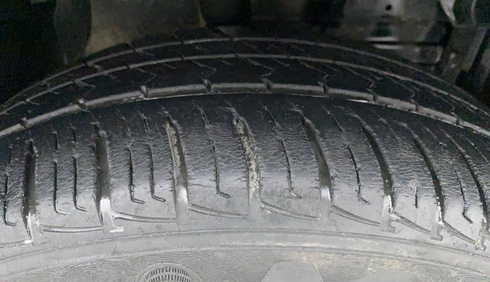 2017 Maruti Vitara Brezza VDI, Diesel, Manual, 26,350 km, Right Front Tyre Tread