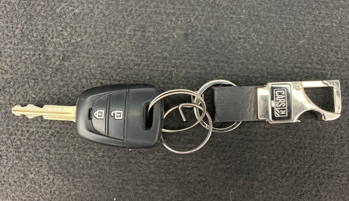 2019 Hyundai Grand i10 SPORTZ DUAL TONE 1.2 VTVT, Petrol, Manual, 43,550 km, Key Close Up