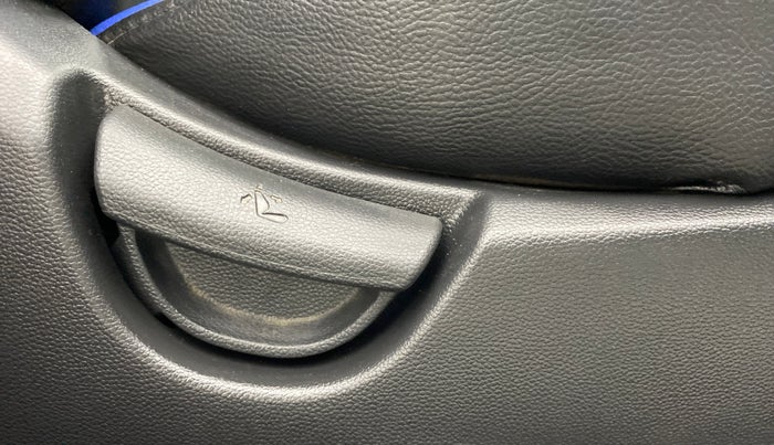 2019 Hyundai Grand i10 SPORTZ DUAL TONE 1.2 VTVT, Petrol, Manual, 43,550 km, Driver Side Adjustment Panel