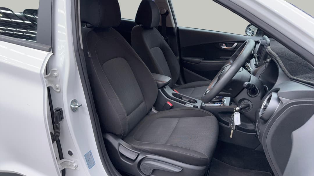 2021 Hyundai Kona (FWD), Automatic, 102614 km, Right Side Front Door Cabin View