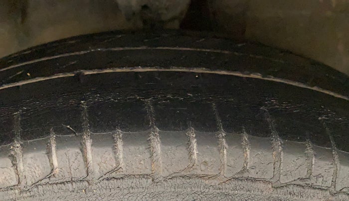 2012 Hyundai i10 MAGNA 1.2, Petrol, Manual, 67,944 km, Right Front Tyre Tread