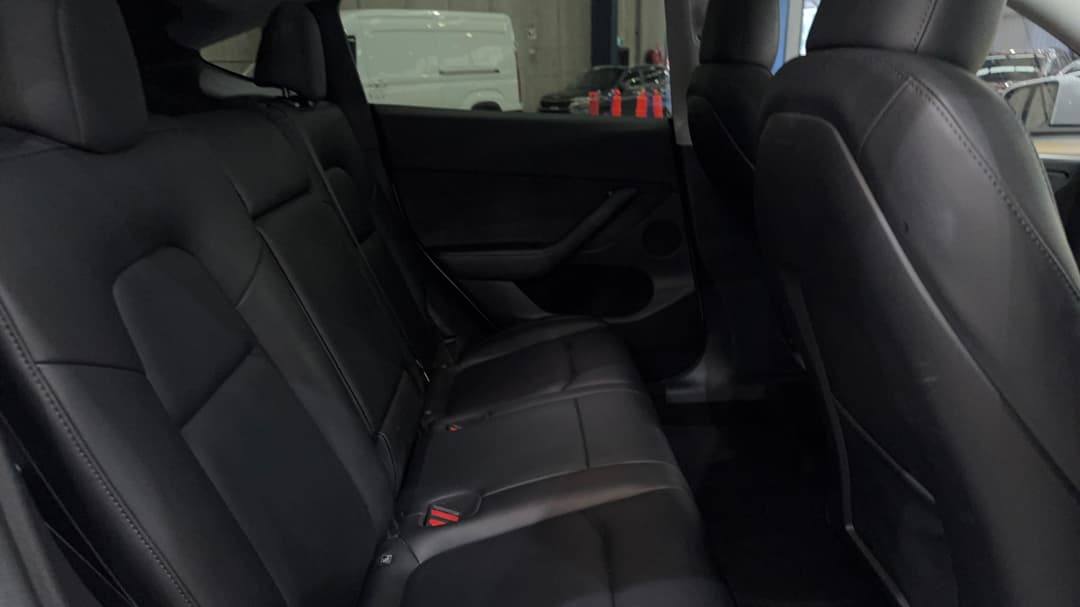 2023 Tesla Model Y Rear-wheel Drive, Automatic, 29867 km, Right Side Rear Door Cabin View