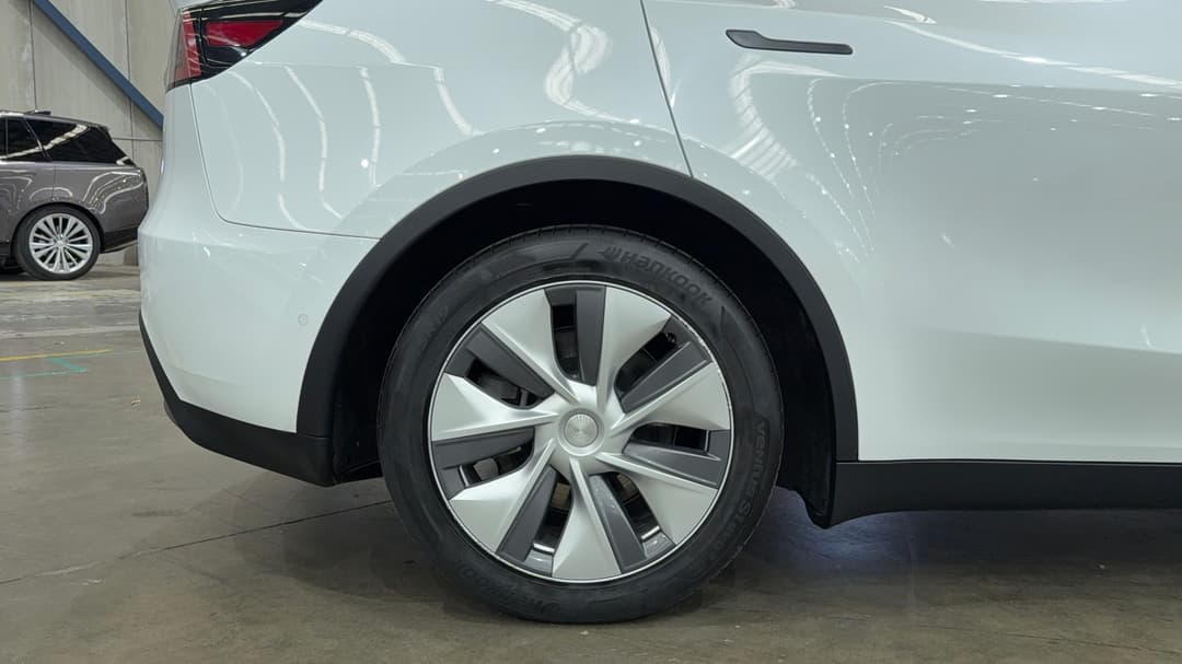2023 Tesla Model Y Rear-wheel Drive, Automatic, 29867 km, Right Rear Wheel
