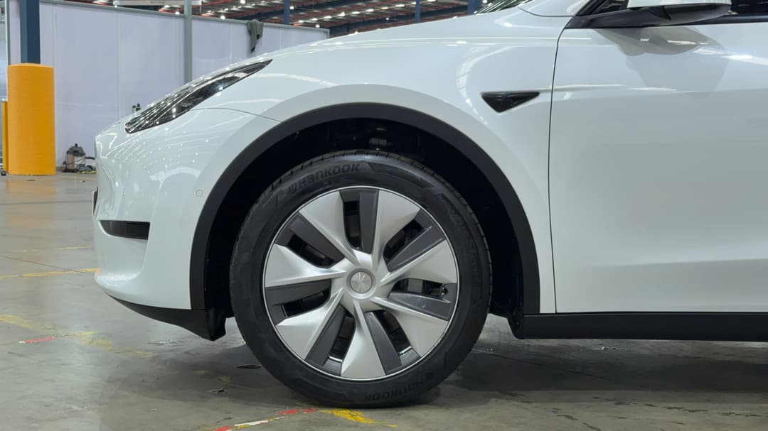 2023 Tesla Model Y Rear-wheel Drive, Automatic, 29867 km, Left Front Wheel