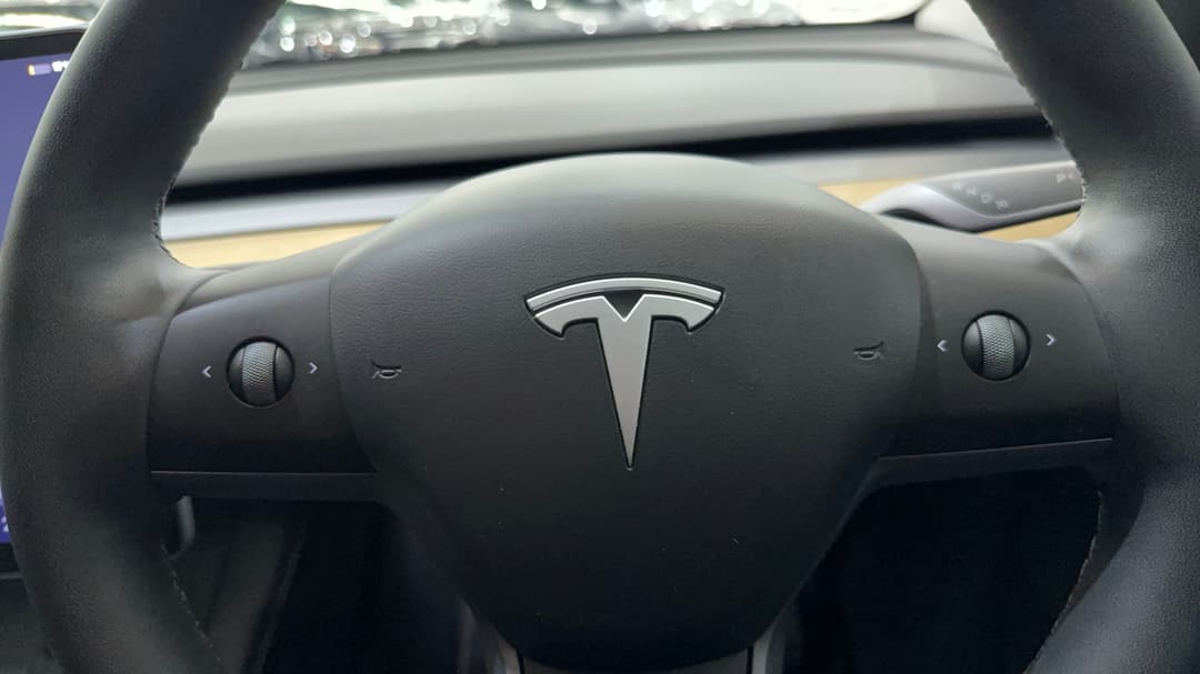 2023 Tesla Model Y Rear-wheel Drive, Automatic, 29867 km, Utility Switches/Buttons