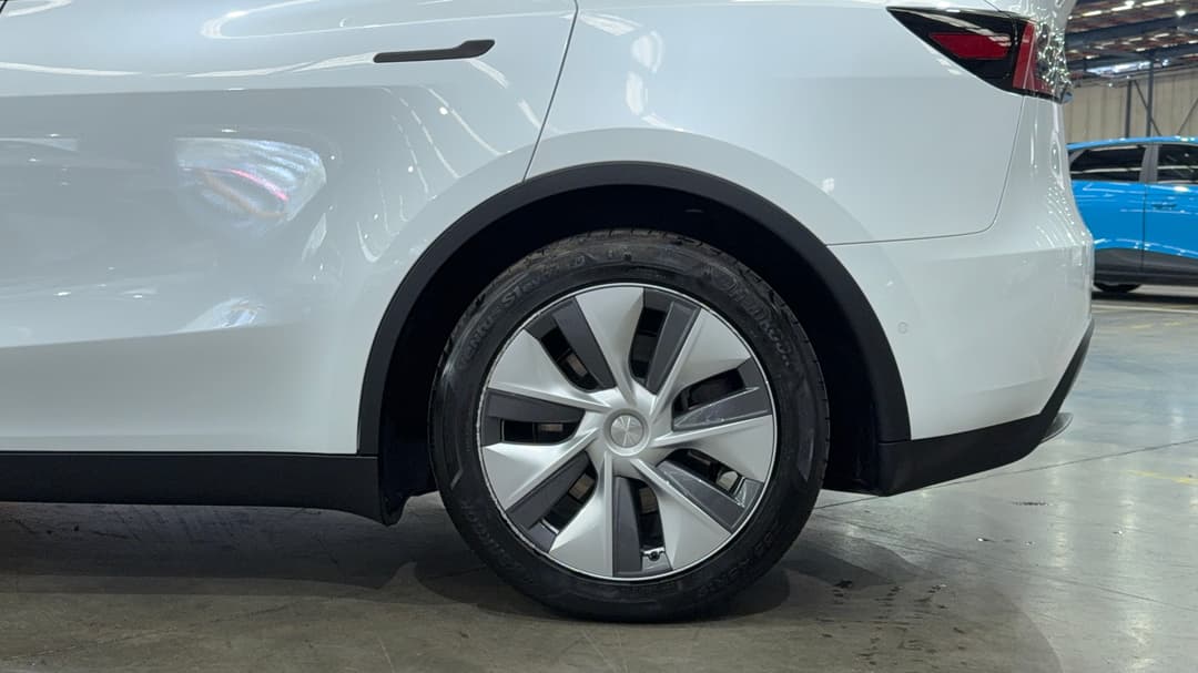 2023 Tesla Model Y Rear-wheel Drive, Automatic, 29867 km, Left Rear Wheel