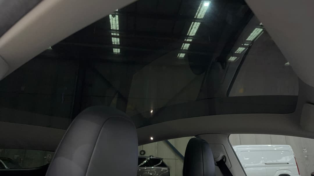 2023 Tesla Model Y Rear-wheel Drive, Automatic, 29867 km, Interior Sunroof/Moonroof