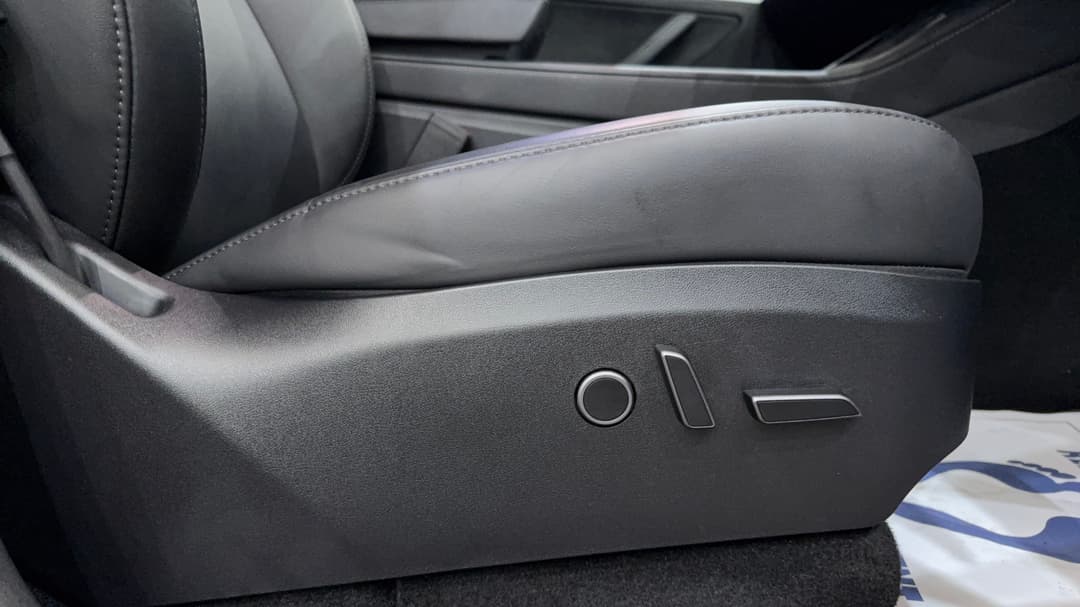 2023 Tesla Model Y Rear-wheel Drive, Automatic, 29867 km, Drivers Side Adjustment Panel