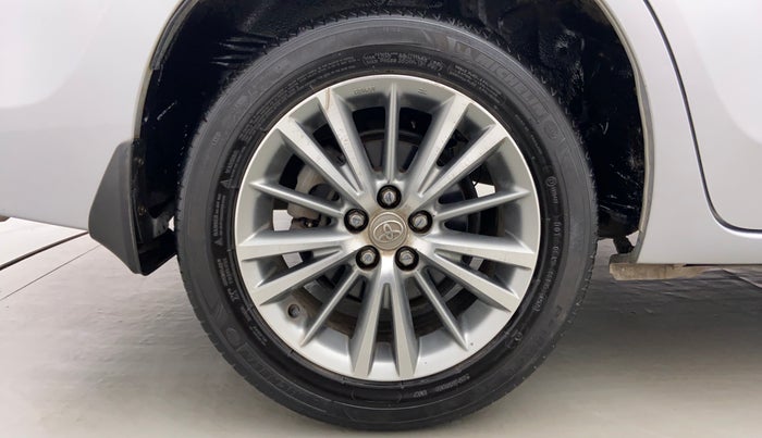 2015 Toyota Corolla Altis VL AT, Petrol, Automatic, 51,328 km, Right Rear Wheel